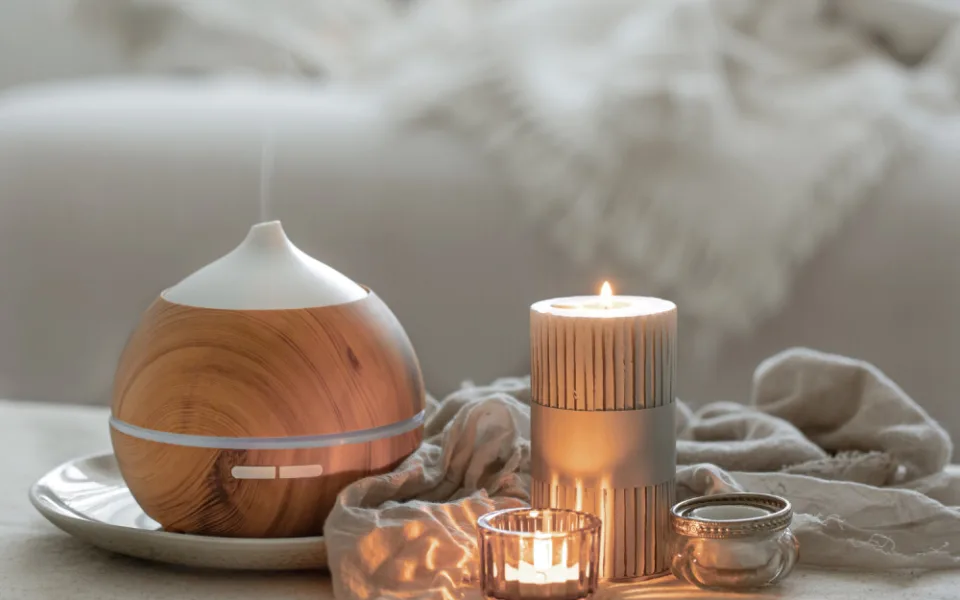 Aromaterapie vás nabudí energií i kreativitou, nebo ukolébá ke spánku. Jak zvolit správné vůně?