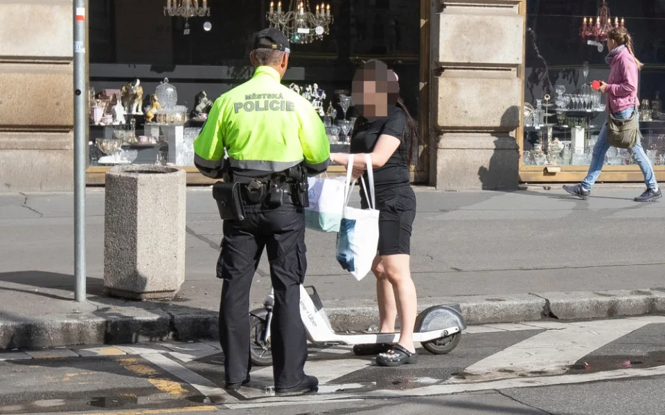 Zátah na cyklisty a koloběžkáře v Praze pokračuje. Strážníci je budou kontrolovat čtyři dny