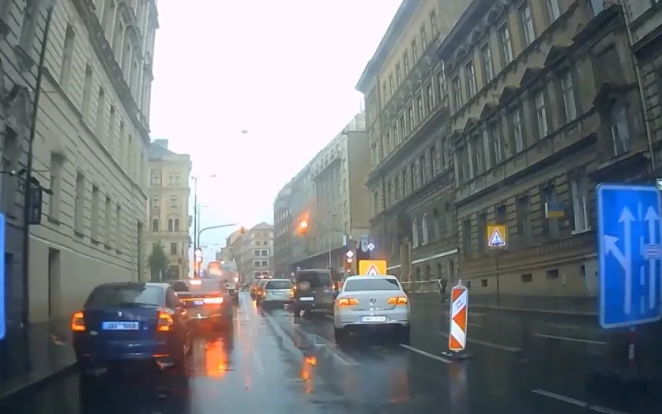 Pražští policisté pomohli rodící ženě dostat se včas do nemocnice