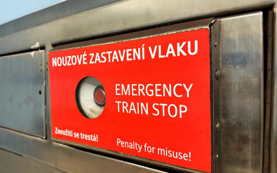 Nouzové tlačítko v metru