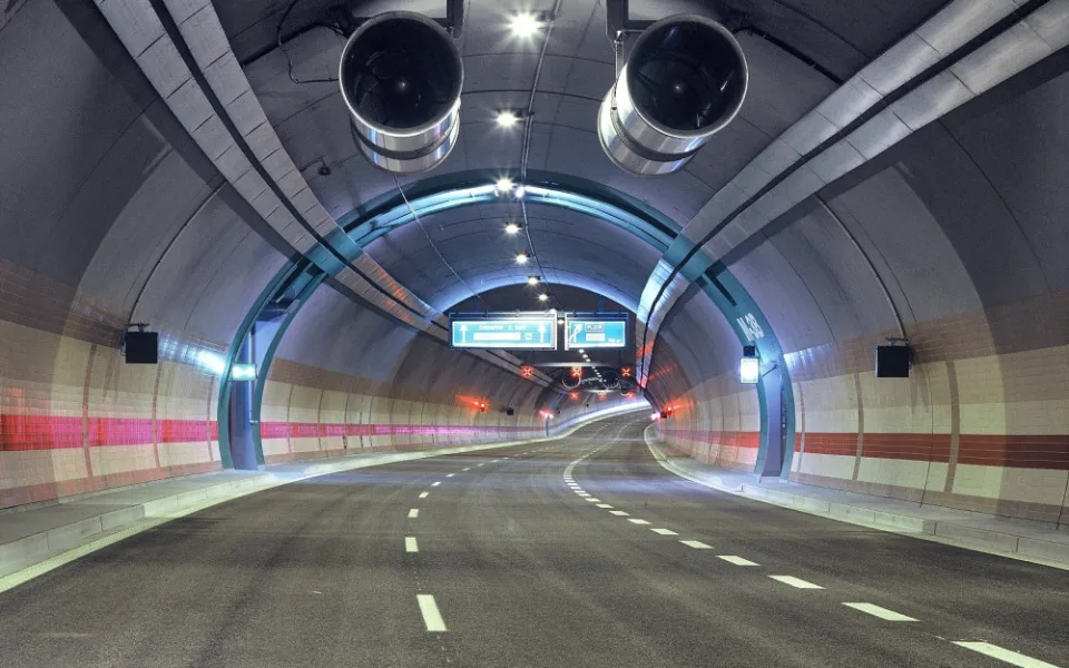 Tunel Mrázovka slaví výročí, řidičům slouží už dvacet let