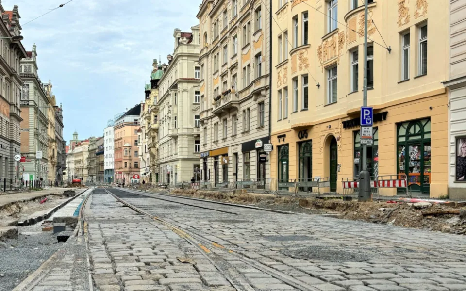 Od pondělí 2. září se mění dopravní omezení v Holešovicích a na Letné