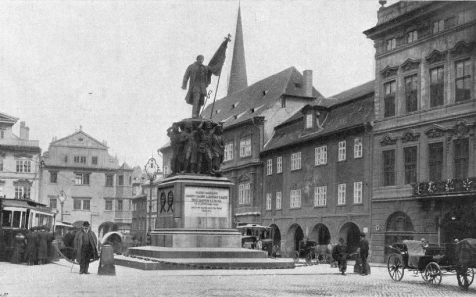 historické umístění pomníku na Malostranském náměstí