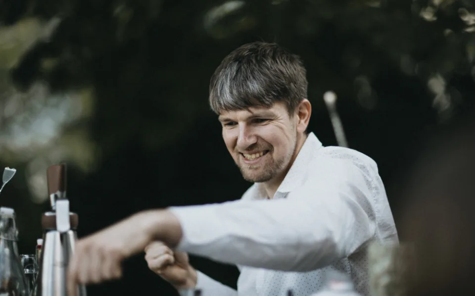 Dobrá pražírna se neobejde bez úzkého vztahu se svým farmářem, říká zkušený barista Jaroslav Slámečka