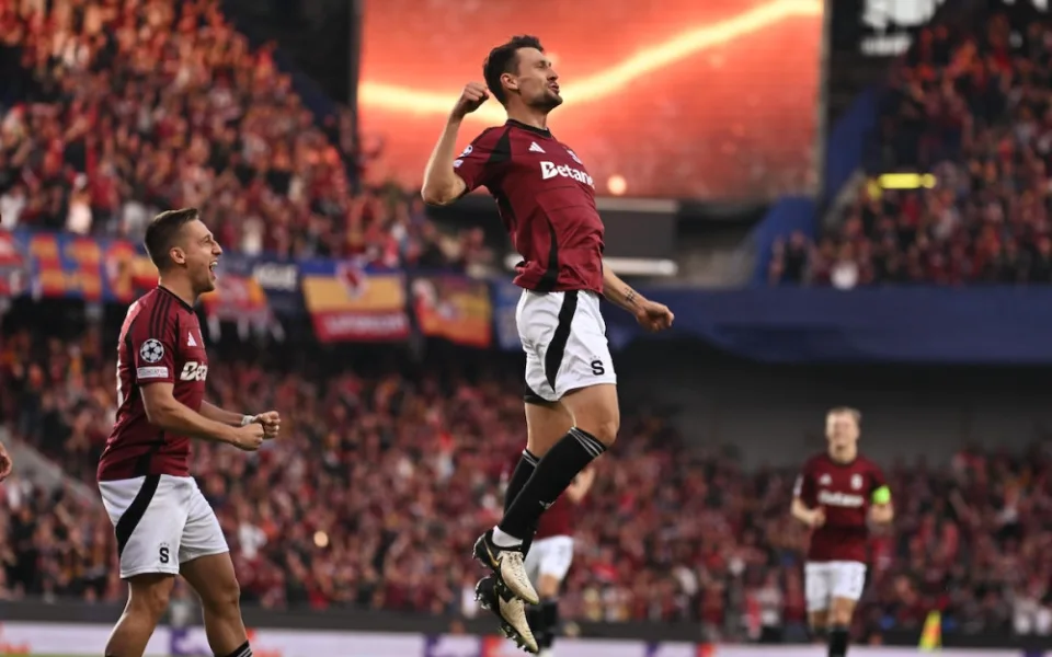 Fotbalisté Sparty oslavili návrat do LM po 19 letech výhrou 3:0 nad Salcburkem