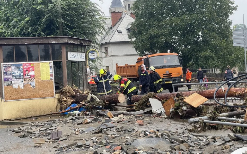 Povodně v Olomouckém kraji způsobily miliardové škody. Dobrovolníci se musí registrovat, chybí vysoušeče