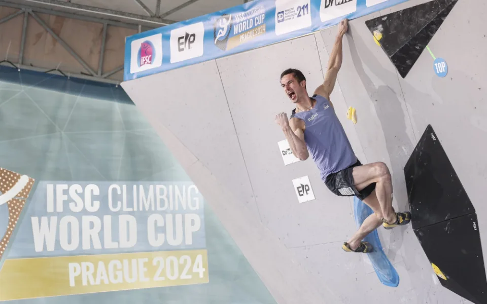 Adam Ondra v Praze neobhájil loňské stříbro v boulderingu. Roli hrálo bolavé rameno
