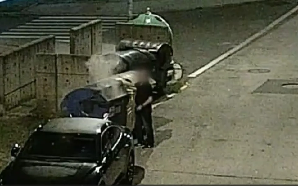 VIDEO: Policie dopadla muže, který v opilosti zapaloval kontejnery a způsobil škodu přes 400 tisíc