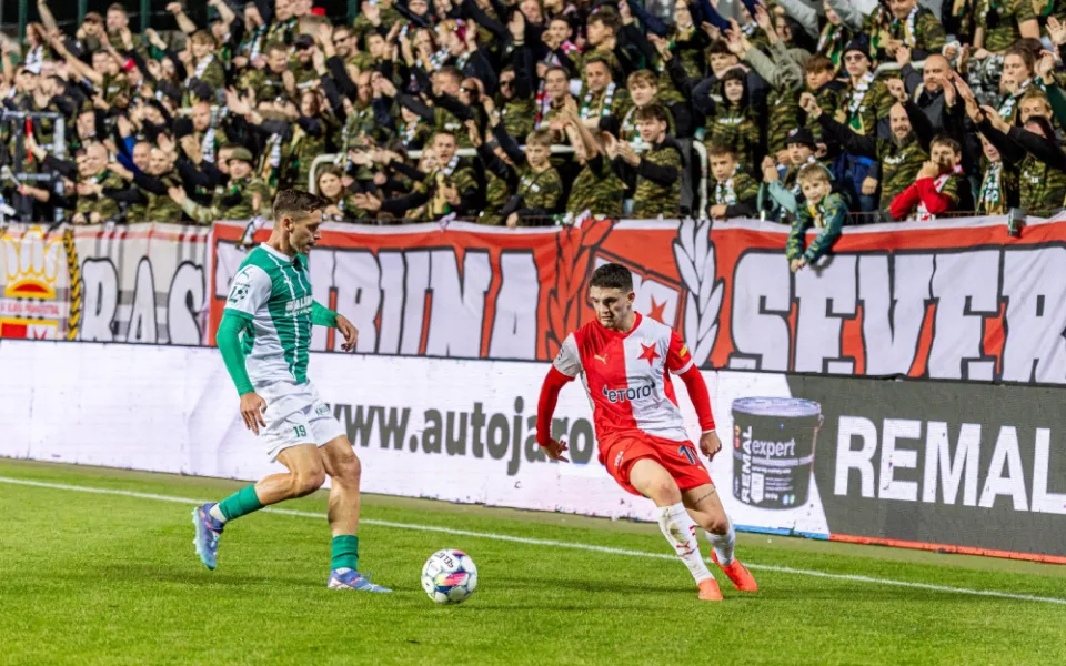 K vítězství Slavie nad Bohemians přispěl i vlastní gól domácích