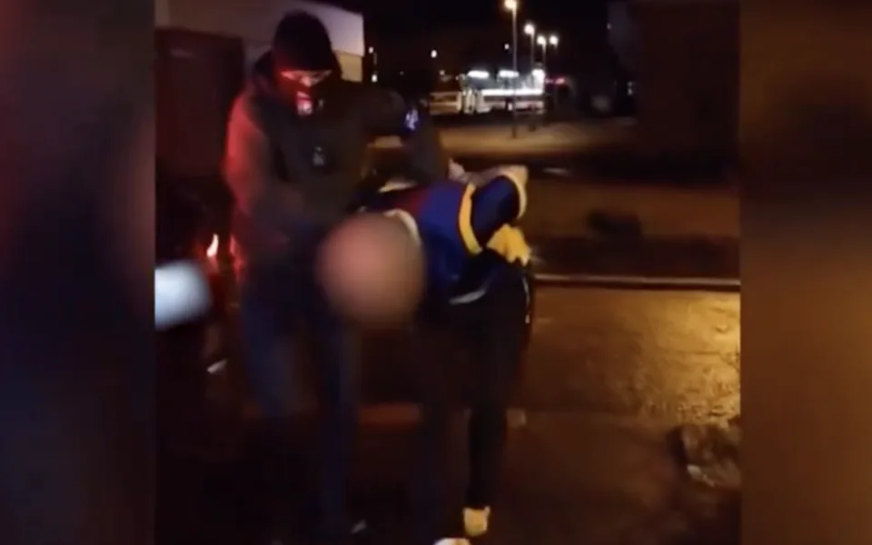 Muži hrozí za únos a znásilnění ženy dvanáct let. Vinu nepřiznal, soudu tvrdil, že po něm chtěla drogy