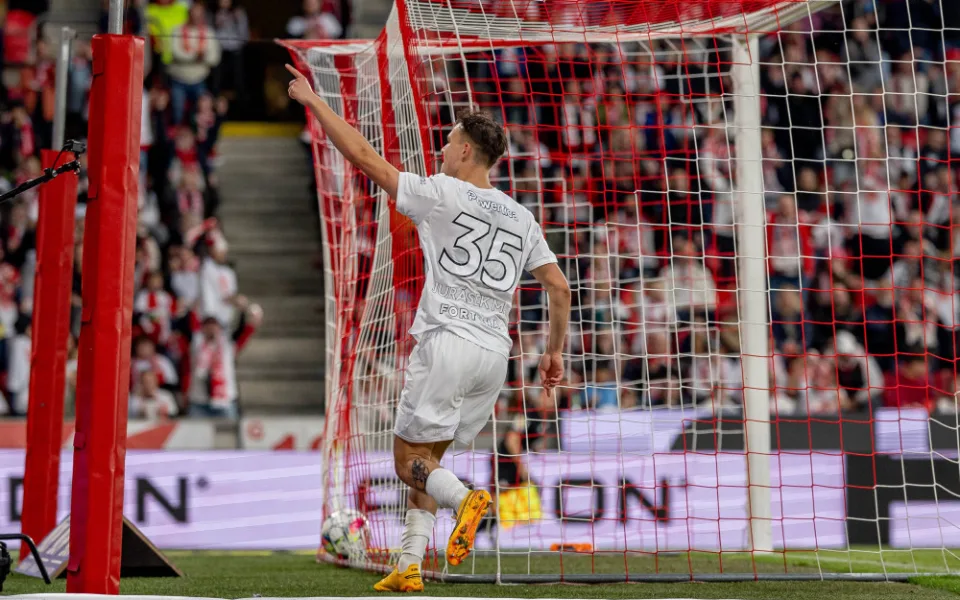 Fotbalisté Slavie porazili v pražském derby Duklu a upevnili si vedení v tabulce
