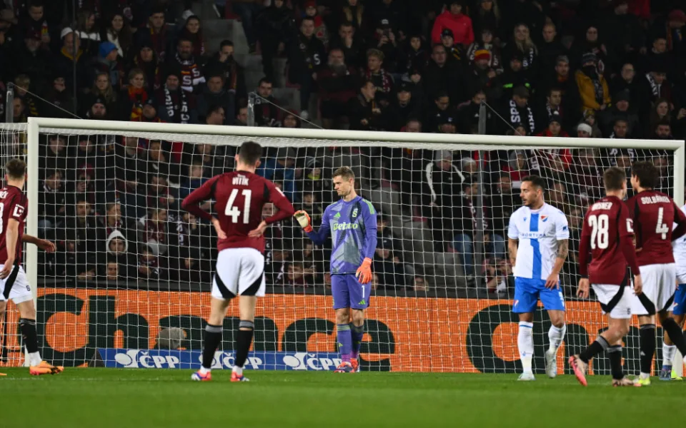Rozhodčí v sobotním duelu s Ostravou dvakrát chybovali ve prospěch Sparty