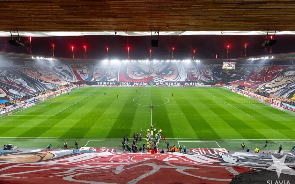 Měsíce příprav, dvacet tisíc pláštěnek, český rekord. Choreo slávistické Tribuny Sever se zapsalo do historie