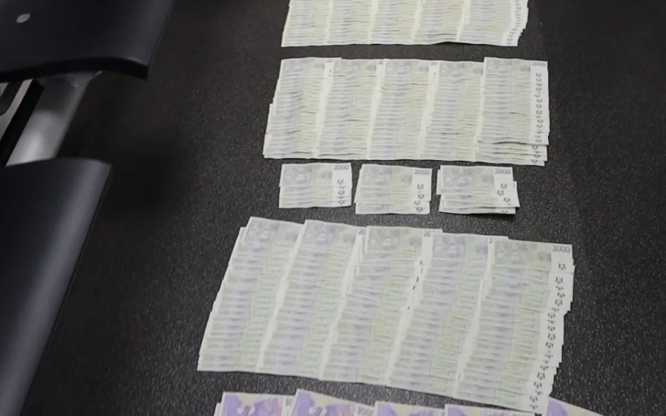 SKupina si podvody přišla na více než 64 milionů korun
