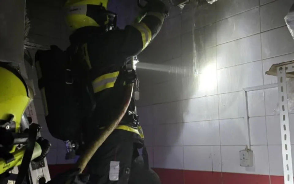 VIDEO: Ve Vršovicích hořela kuchyň restaurace, škoda je půl milionu