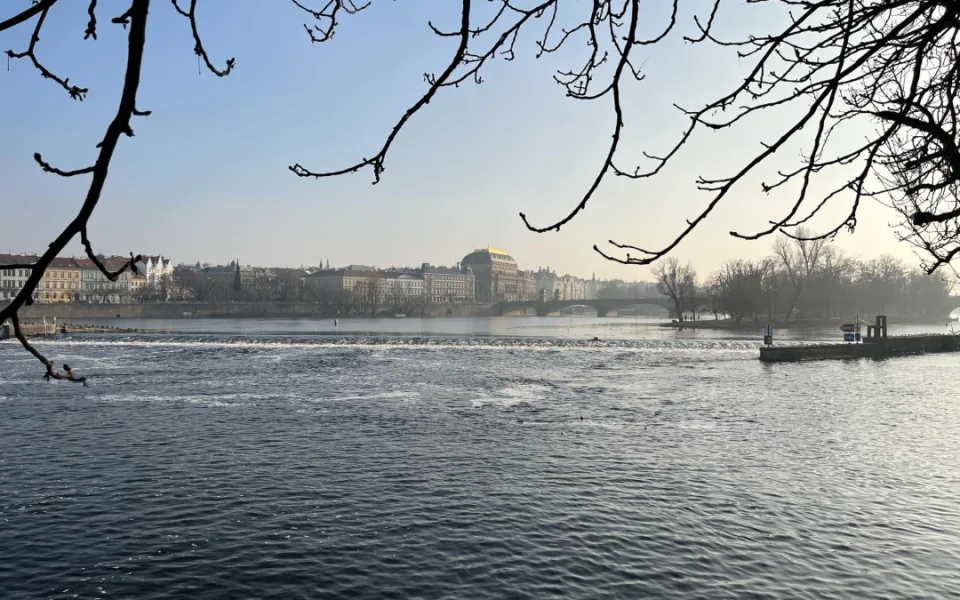 Pražský Silvestr bez sněhu. Meteorologové předpovídají jasnou noc s teplotami kolem nuly