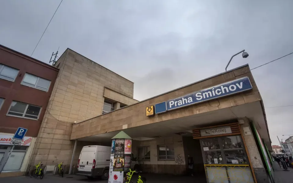 Za Smíchovského nádraží bude Nádraží Smíchov. Změnu dnes schválili pražští radí