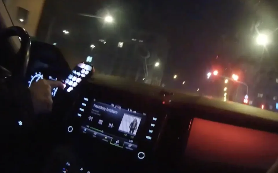 Další honička ulicemi Prahy. Mladý cizinec ujížděl policistům pod vlivem alkoholu.