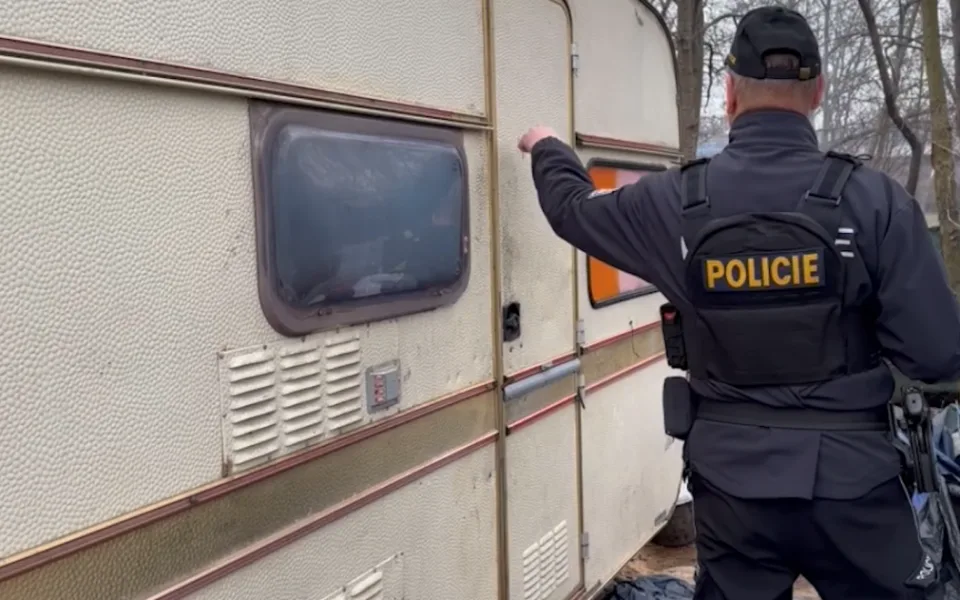 Během rozsáhlé kontroly policie zadržela osm celostátně hledaných osob a na pokutách vybrala 154 tisíc korun