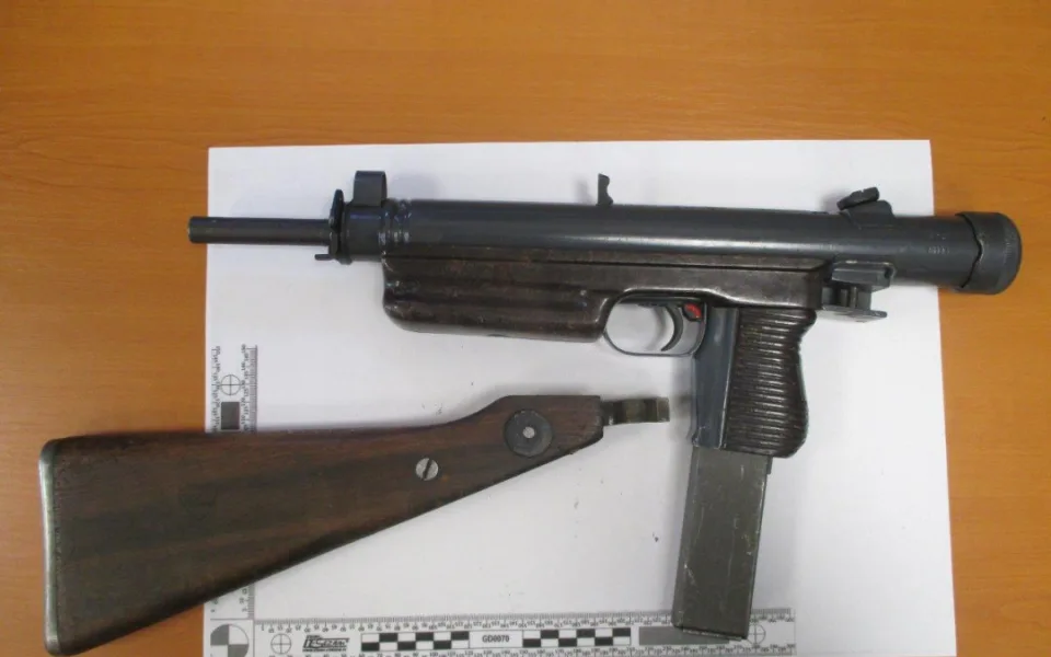 Český neonacista posílal poštou do Německa funkční samopal vzor 24 ráže 7,62 Tokarev