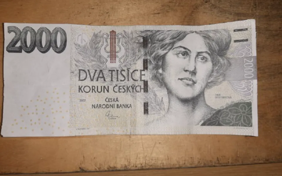 Falešná dvoutisícovka