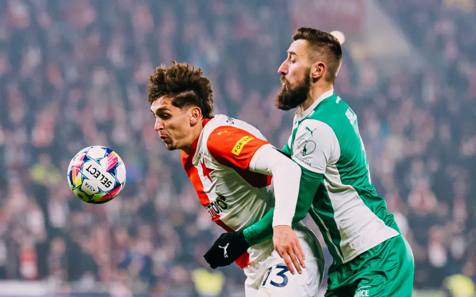 Slavia využila proti Bohemians přesilovku a vyhrála 2:0