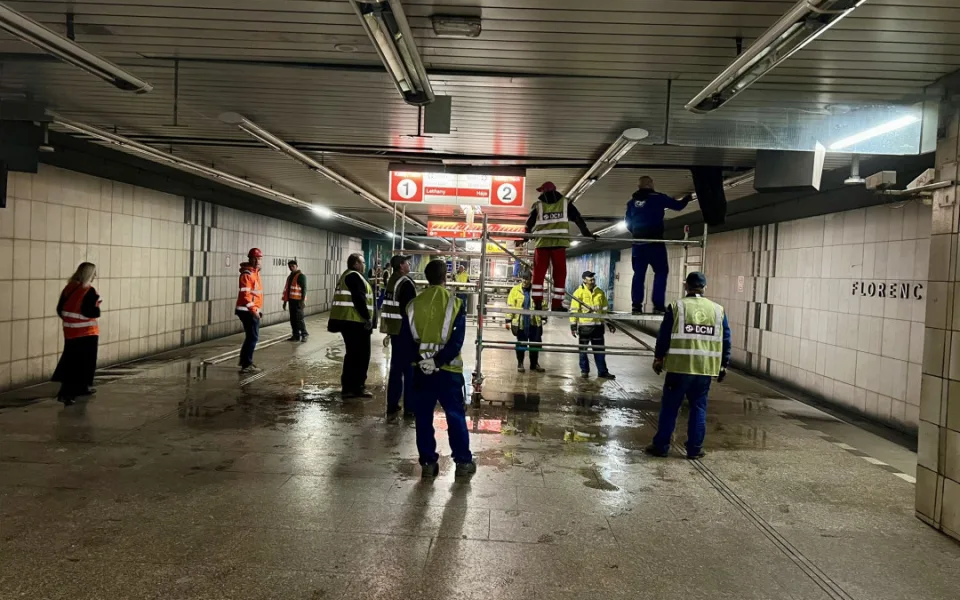 VIDEO: Stanice metra Florenc linky C zůstane kvůli průsaku vody zavřená několik dní