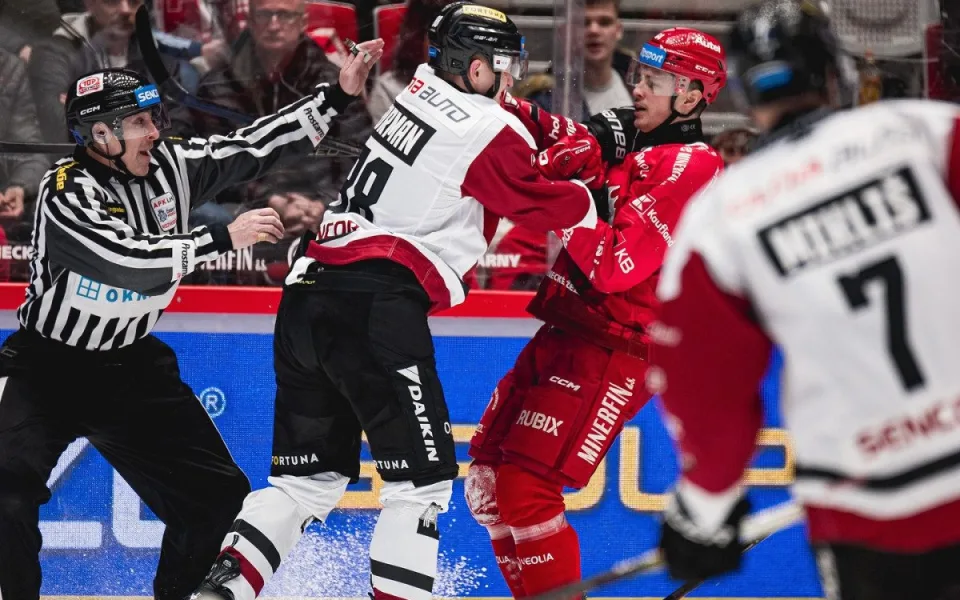 Sparta ve třetím čtvrtfinále prohrála na ledě Třince 3:2