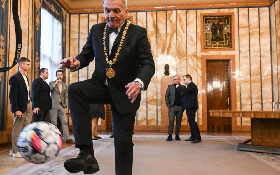 Bohuslav Svoboda se předvedl s míčem.