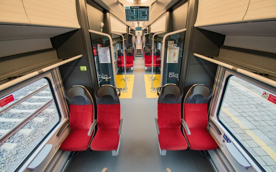 RegioJet nasadil nové vlaky na dvě pražské linky, později než bylo v plánu