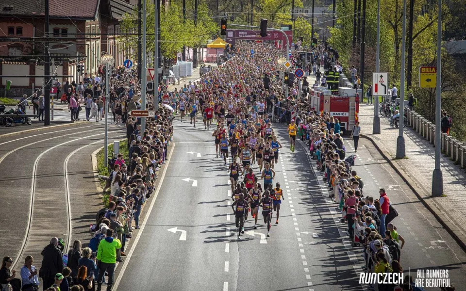 Sobotní půlmaraton omezí v Praze dopravu