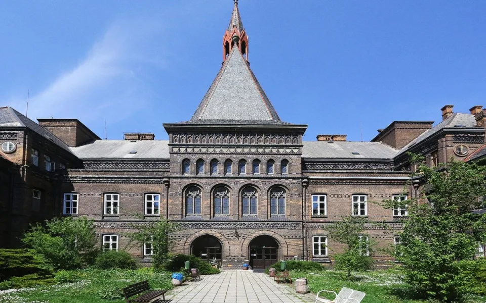 Porodnice u Apolináře slouží už 150 let.
