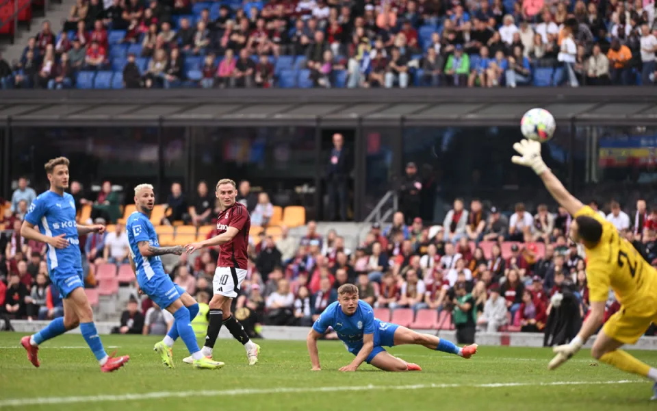 Sparta zvítězila 2:0.