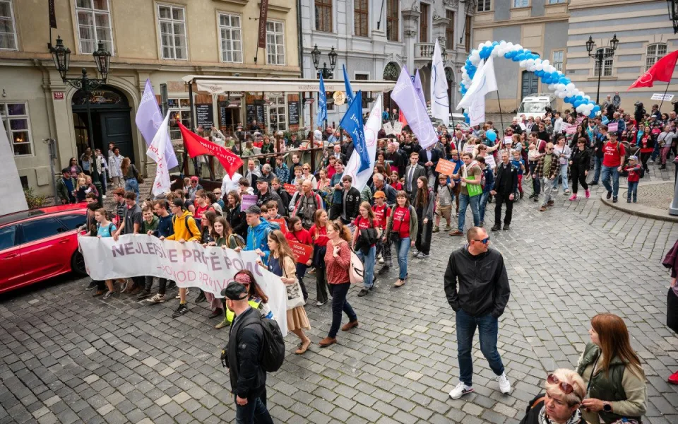 Zastupitel Prahy Wolf žádá prošetření postupu policie při sobotním Pochodu pro život
