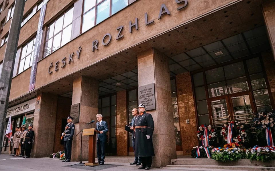Politici i zástupci armády a policie si u Rozhlasu připomněli začátek Pražského povstání