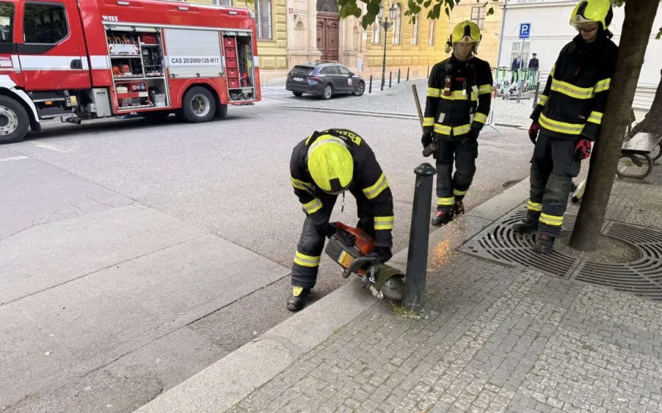Hasiči řešili v Praze 1 sloupky jako překážku, v případě nutnosti je odstraní násilně