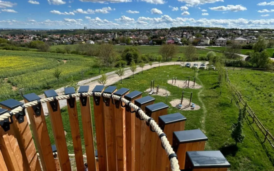 Nebušice mají novou rozhlednu, navrhli ji studenti architektury ČVUT