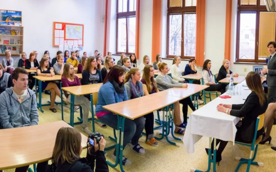 Na zvyšování kapacit pražských středních škol je podle experta pozdě, nabídka nestačí