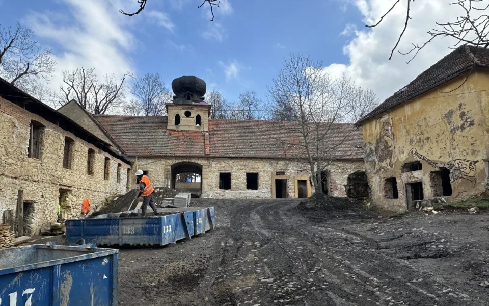 Squatteři si stěžovali na vystěhování z usedlosti Cibulka ve Štrasburku, neuspěli