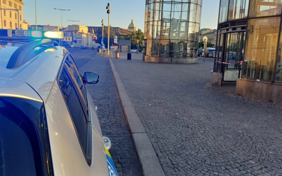 Policie uzavřela ulici Wilsonovu.