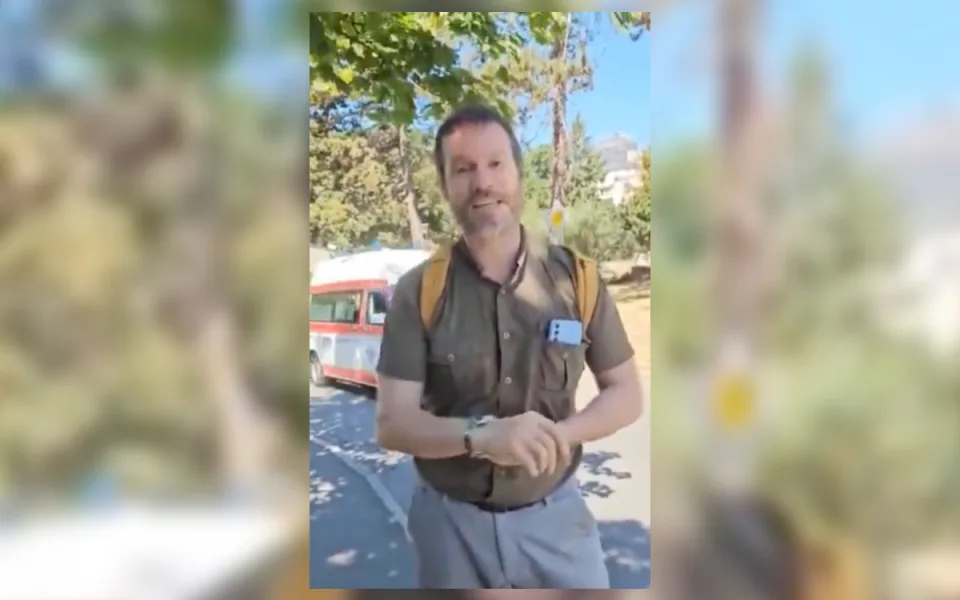 Muž personál nemocnic šikanuje pravidelně.