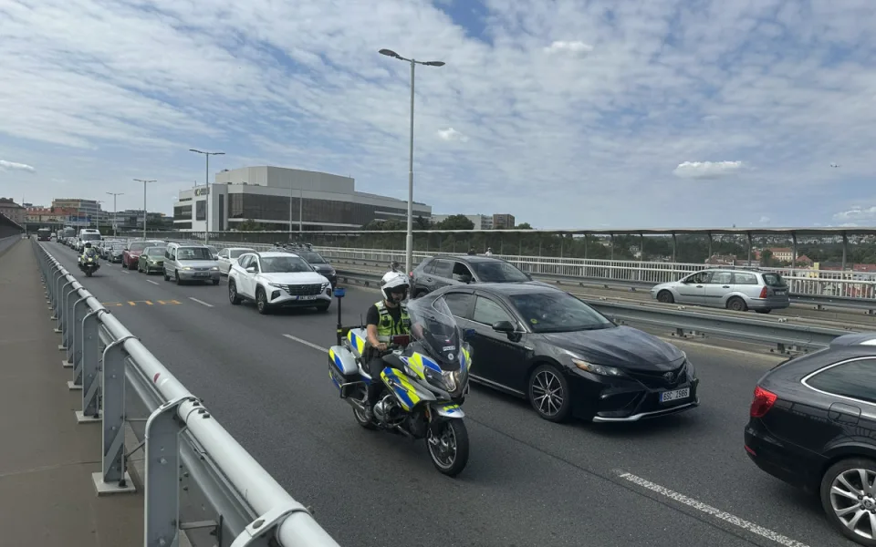 Policie pruh kontroluje.