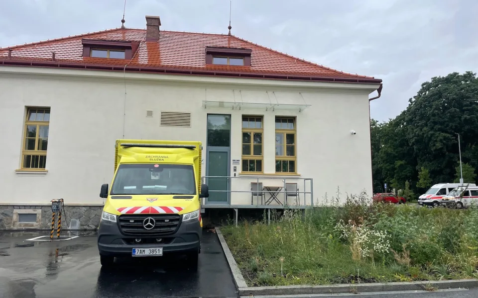 Základna je v areálu Psychiatrické nemocnice Bohnice v Praze 8.