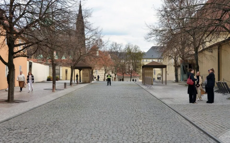 VIZUALIZACE: Pražský hrad bude mít nová kontrolní stanoviště, nahradí staré přístřešky
