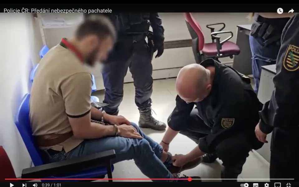 Muži hrozí až 15 let vězení.