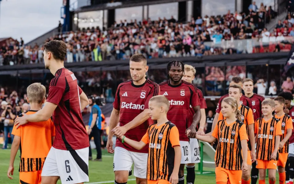 Deset dní ve Spartě. Ukrajinské děti trénovaly na letním fotbalovém táboře