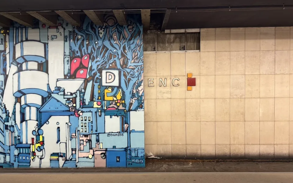 Mezi Florencí a Vysočanskou nepojede o víkendu metro, dráhy proto posílí vlaky