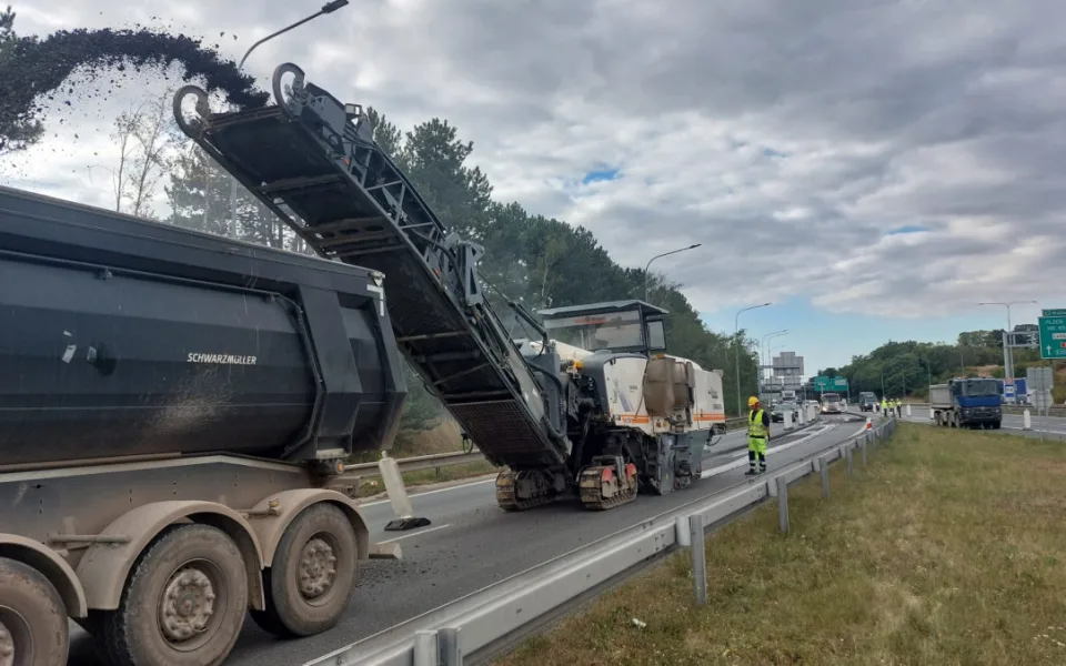Stavaři zahájili opravu úseku D10 u Prahy a části Pražského okruhu