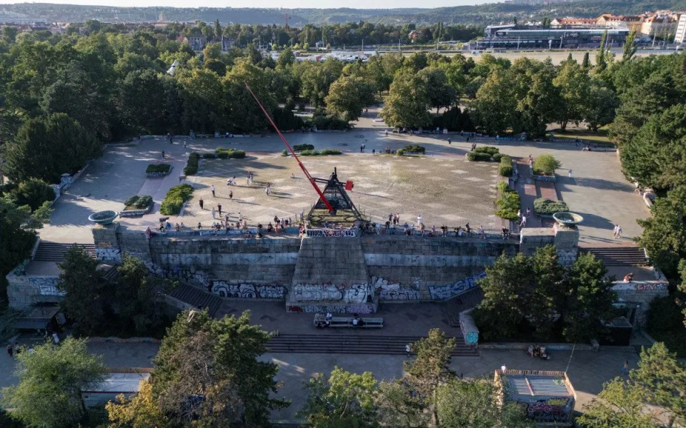 Letenský metronom má po generálce, poprvé po dvou letech ho rozhýbali