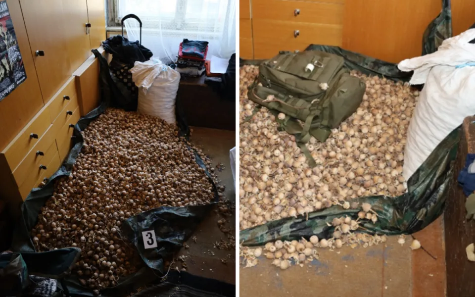 Doma měla trojice skoro sto kilo makoviny.